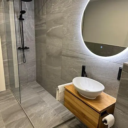 Alpentraum: Luxuswohnung Mit Atemberaubendem Blick דירה *